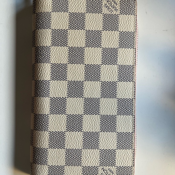 Louis Vuitton Wallet - Picture 2 of 4